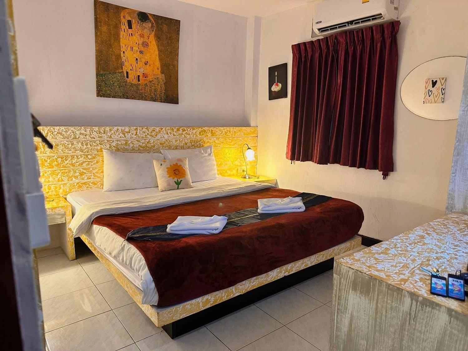 Patong The Shades Hotel 50 Meter Beach Front מראה חיצוני תמונה