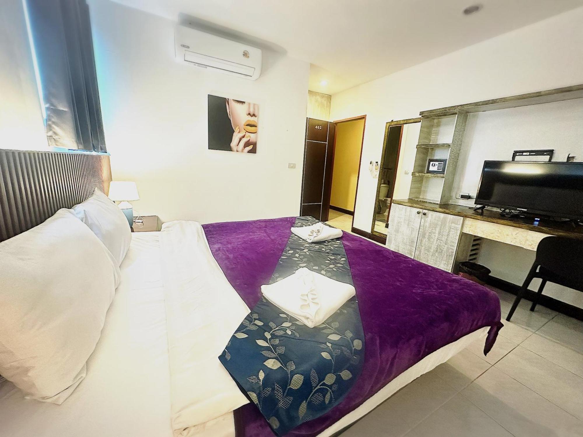 Patong The Shades Hotel 50 Meter Beach Front מראה חיצוני תמונה