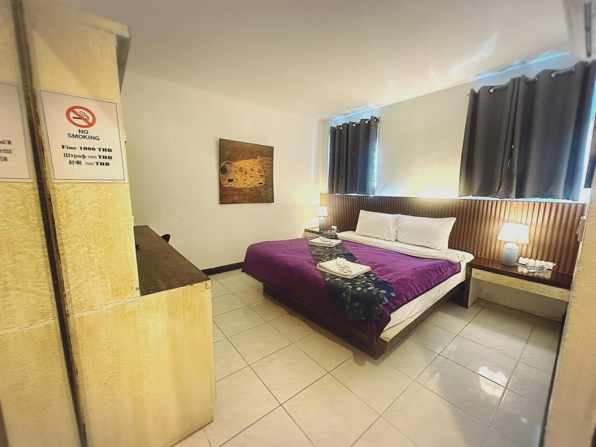Patong The Shades Hotel 50 Meter Beach Front מראה חיצוני תמונה