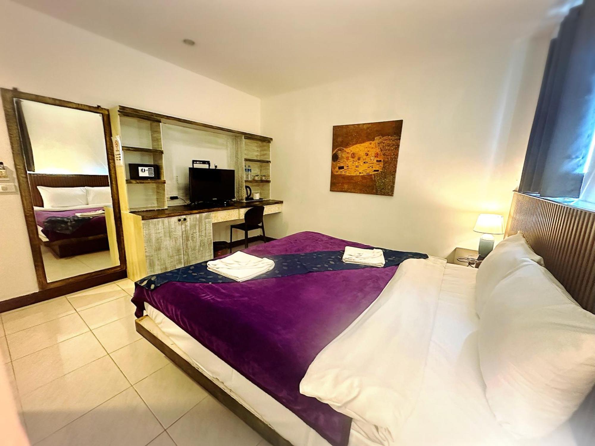 Patong The Shades Hotel 50 Meter Beach Front מראה חיצוני תמונה