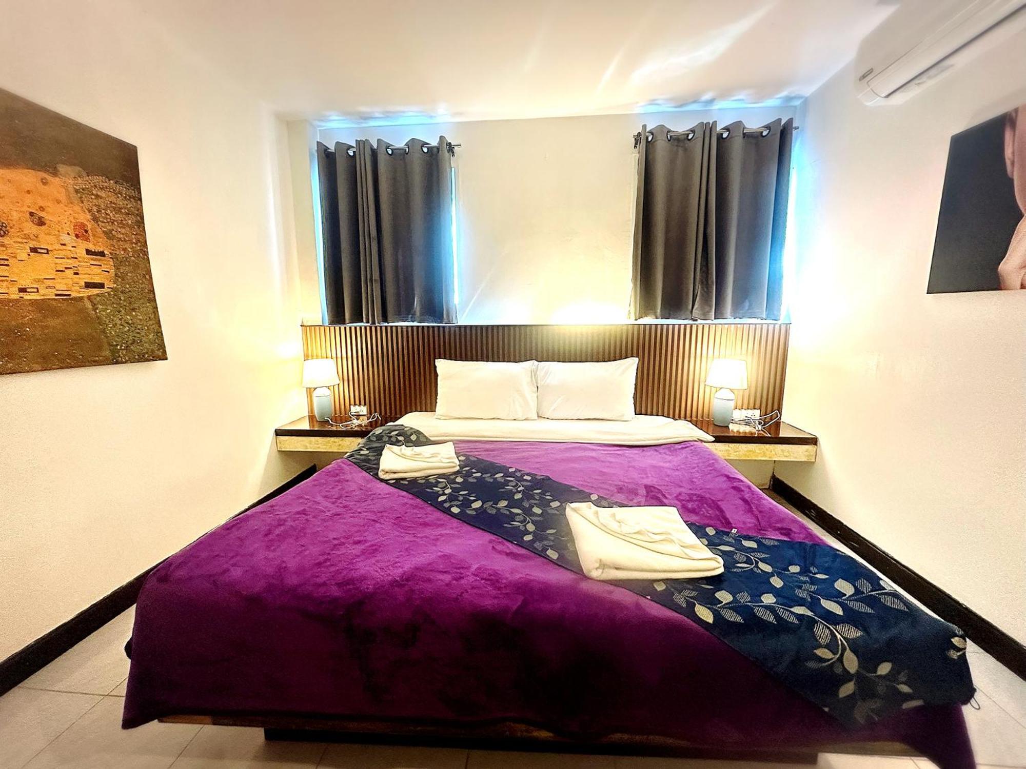 Patong The Shades Hotel 50 Meter Beach Front מראה חיצוני תמונה