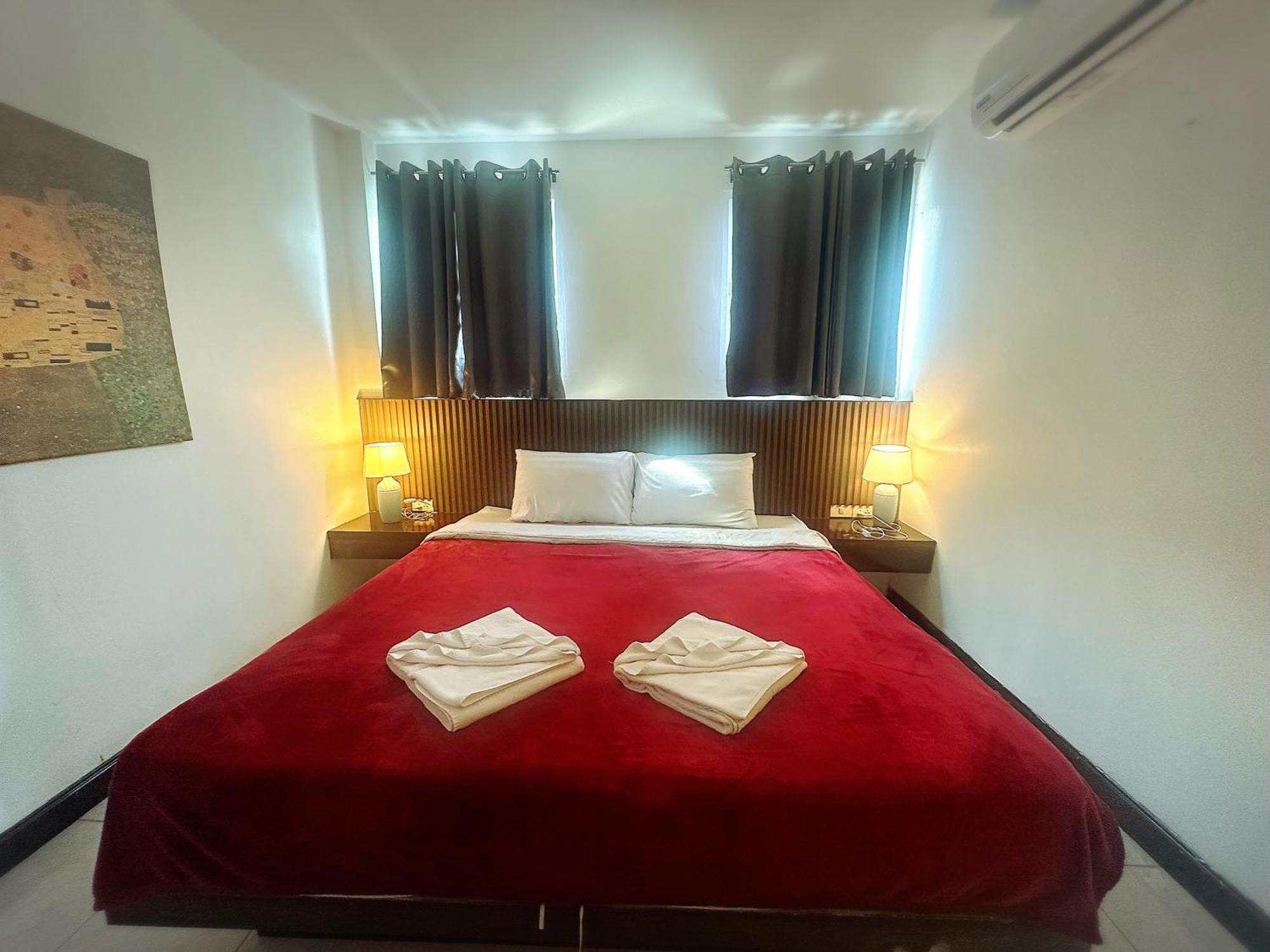 Patong The Shades Hotel 50 Meter Beach Front מראה חיצוני תמונה