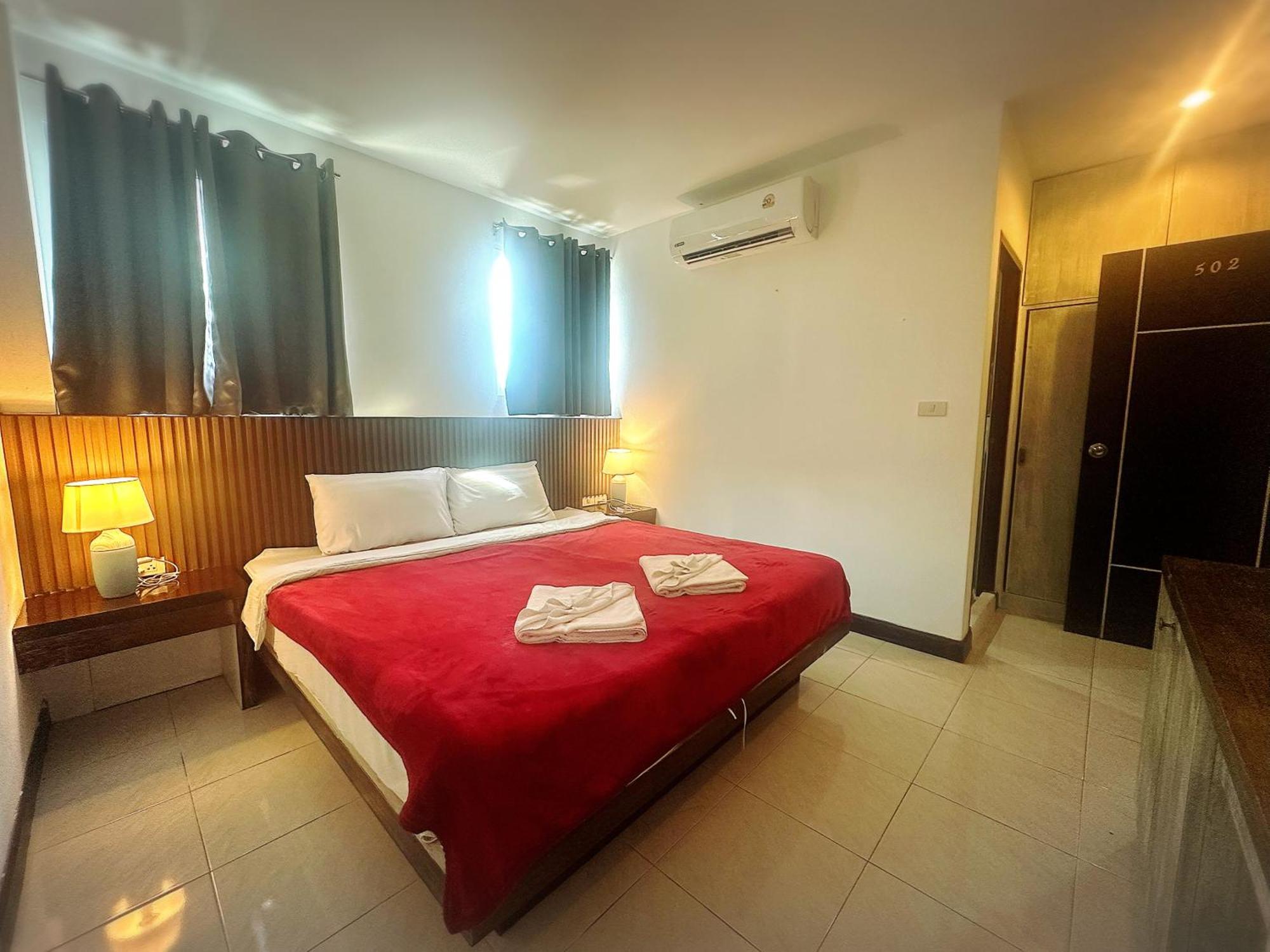 Patong The Shades Hotel 50 Meter Beach Front מראה חיצוני תמונה