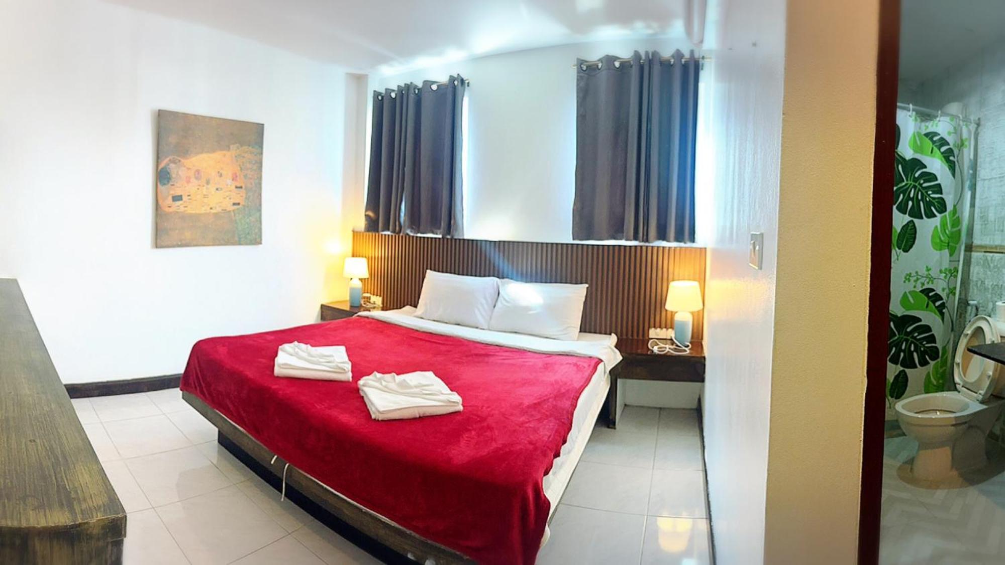 Patong The Shades Hotel 50 Meter Beach Front מראה חיצוני תמונה
