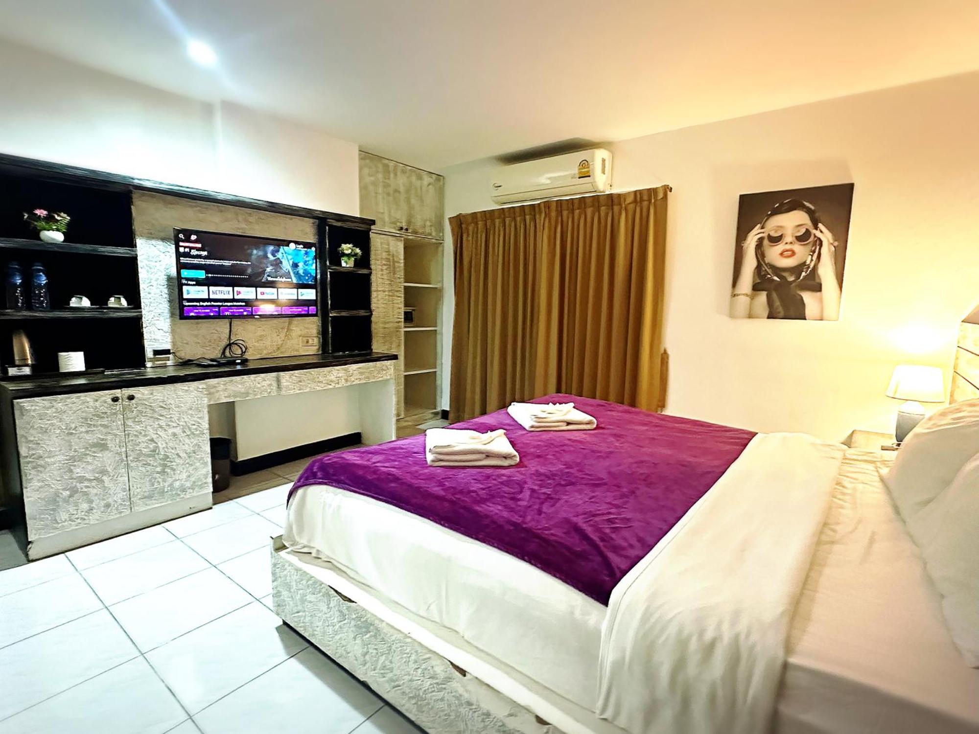 Patong The Shades Hotel 50 Meter Beach Front מראה חיצוני תמונה